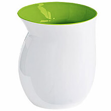 Vase Bella M ist aussen weiss glänzend und innen grün