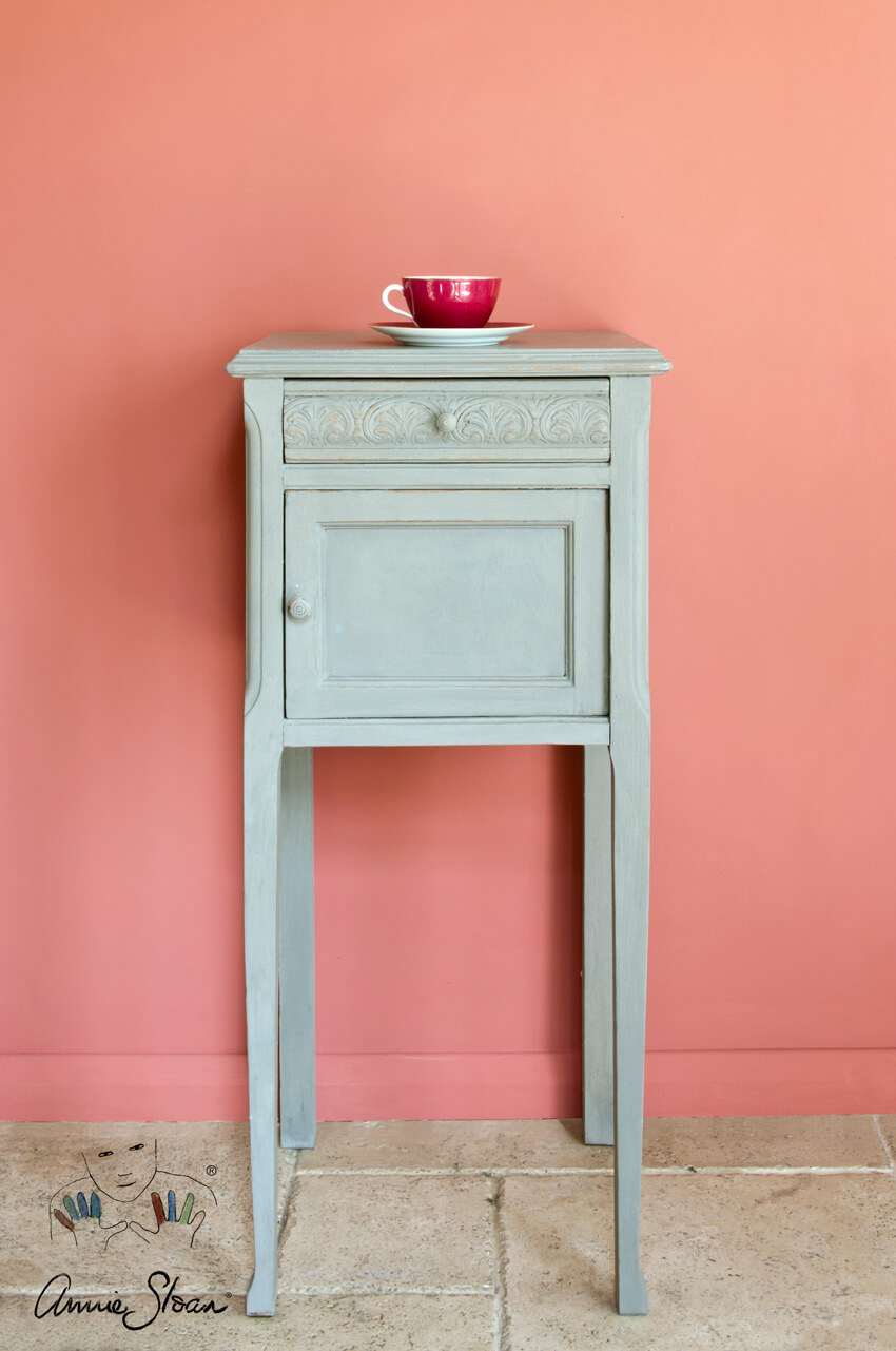 Kleine Kommode in French Linen von Annie Sloan Chalk Paint