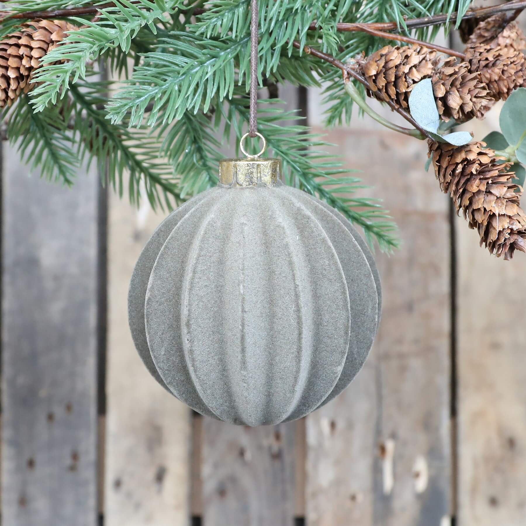 Weihnachtskugel Rund Latte mit Rillen