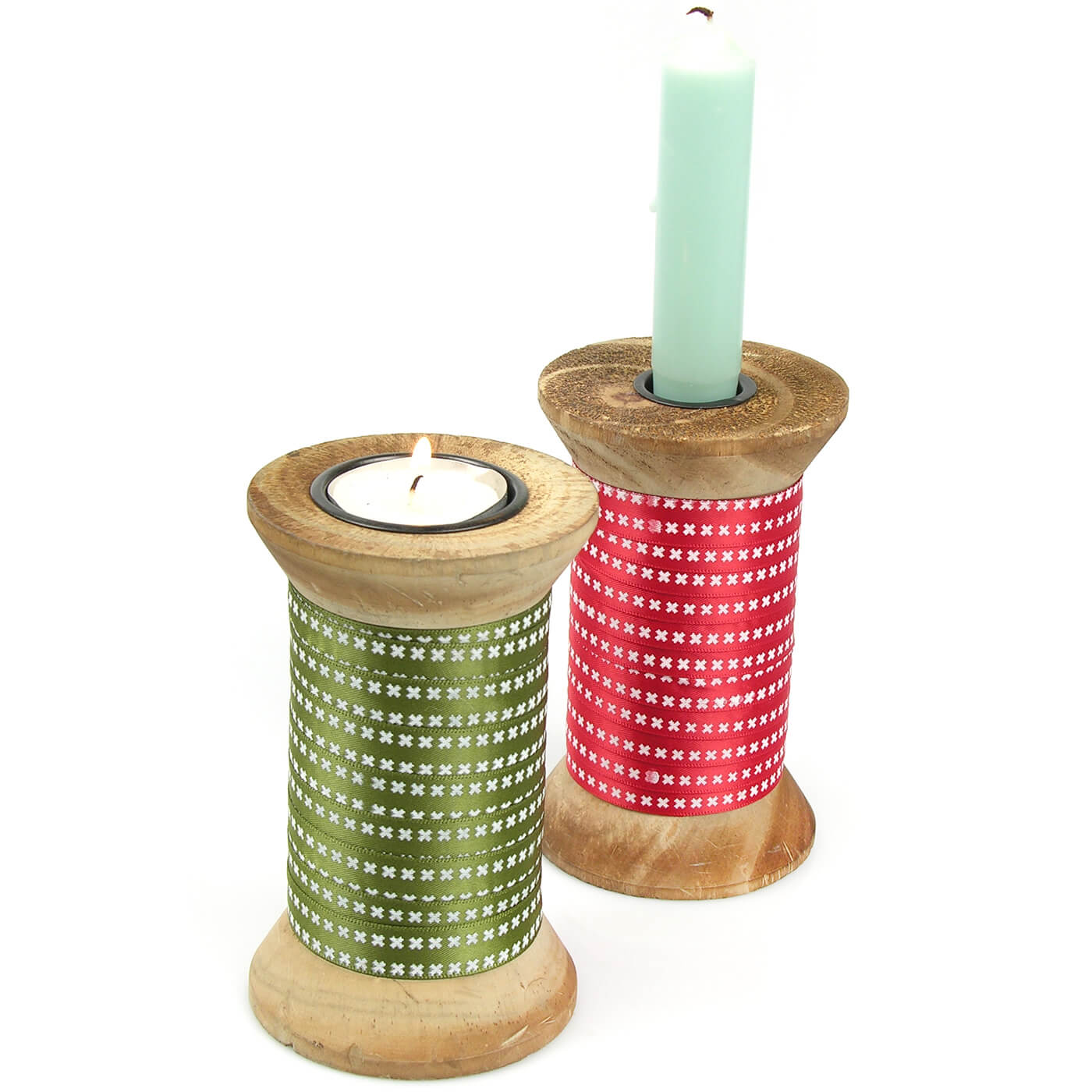 Spule aus Holz als Kerzenständer