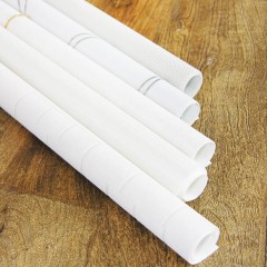 Tapetenreste Weiss